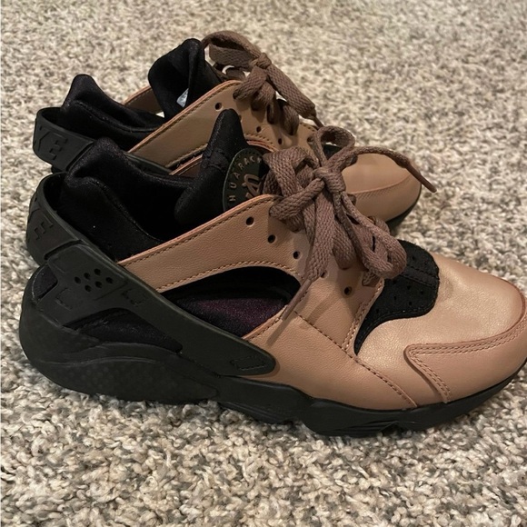 Nike Air Huarache "Toadstool" Sneakers - Picture 7 of 8